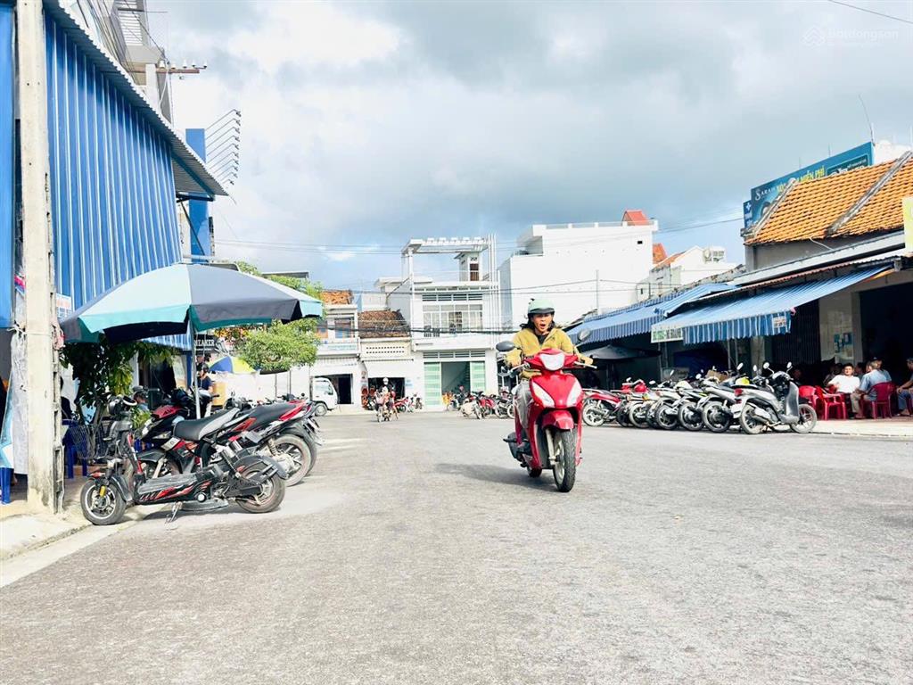 Bán nhà trung tâm thị trấn thị trấn vạn giã, nhà đẹp, giá chỉ 24tr/m2 có sẳn mặt bằng kinh doanh