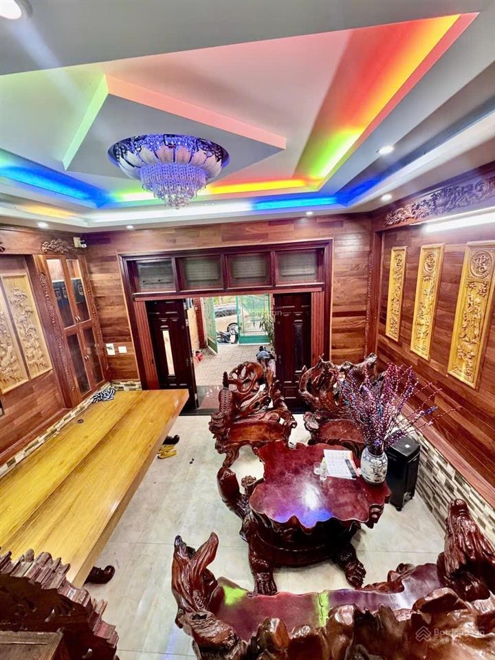 Nhà 3 tầng 113.8m2 góc hai mặt tiền đường số 11, nội thất gỗ cao cấp, view sông sài gòn giá 8.25 tỷ