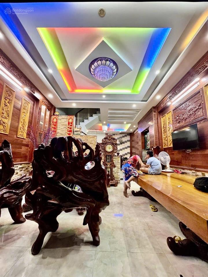 Nhà 3 tầng 113.8m2 góc hai mặt tiền đường số 11, nội thất gỗ cao cấp, view sông sài gòn giá 8.25 tỷ