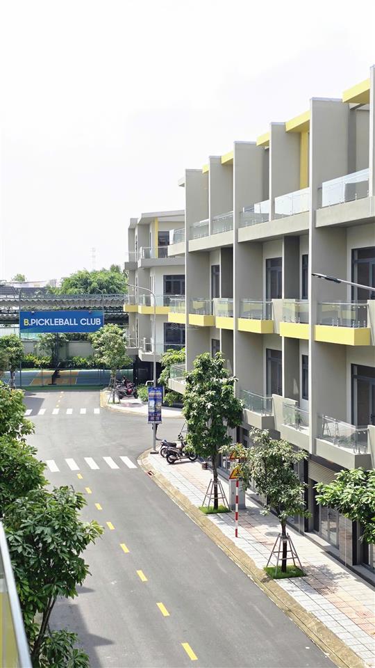 Bán gấp nhà phố bcons uni valley  7,5 tỷ  1 trệt + 2 lầu + st   0768 634 ***