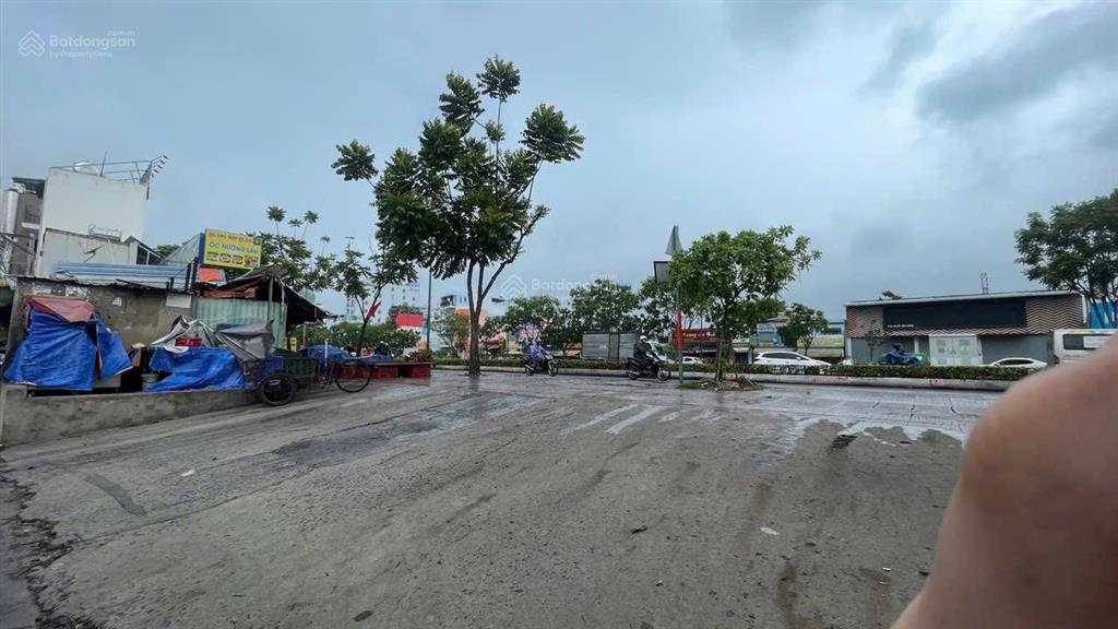 Bán gấp đất mặt tiền  ngay đường phạm văn đồng  p. hiệp bình chánh  161.7m2 (ngang 5 x 32m) tl