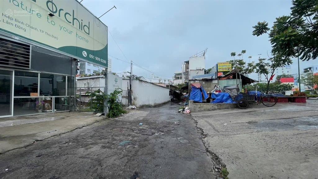 Bán gấp đất mặt tiền  ngay đường phạm văn đồng  p. hiệp bình chánh  161.7m2 (ngang 5 x 32m) tl