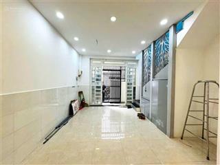 Giá 12 triệu còn bớt
nguyên căn hẻm 62 huỳnh khương an p5 gv dt 4,210m trệt lầu gồm 2pn, 2w