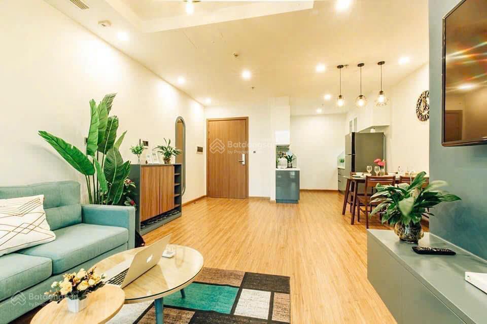 Chính chủ cần bán gấp căn 2pn 2wc, view hồ đẹp, full nội thất, sẵn hđ thuê, 4 tỷ vinhomes greenbay