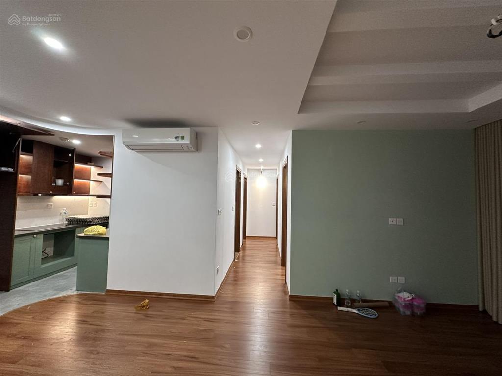 Hàng hiếm, cho thuê 3 ngủ 2 vệ sinh đồ cơ bản tại d'capitale. giá 24tr/tháng. toà vip