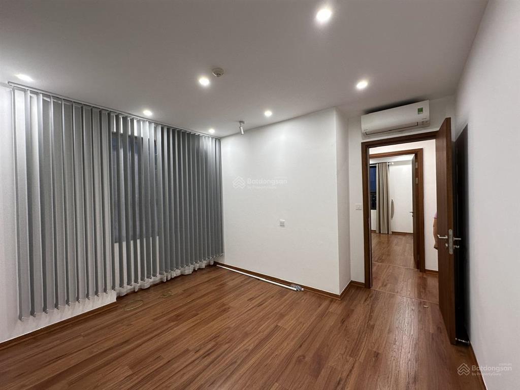 Hàng hiếm, cho thuê 3 ngủ 2 vệ sinh đồ cơ bản tại d'capitale. giá 24tr/tháng. toà vip