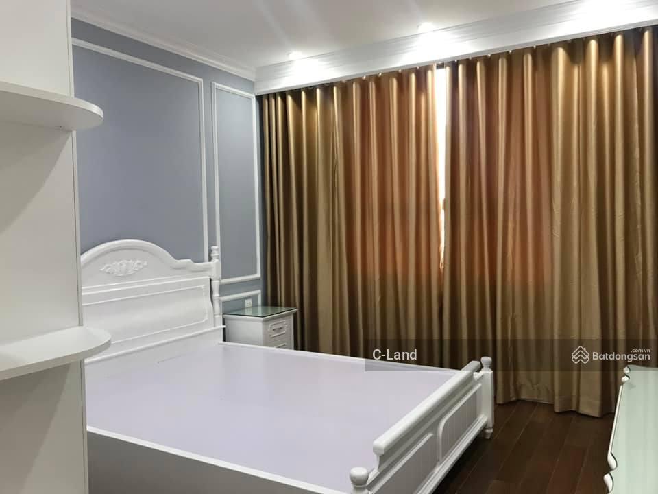 Cam kết giá thật. căn hiếm 2pn 70m2 cần bán tại toà c6  d'capitale trần duy hưng. giá 9.2 tỷ