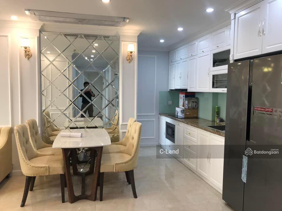 Cam kết giá thật. căn hiếm 2pn 70m2 cần bán tại toà c6  d'capitale trần duy hưng. giá 9.2 tỷ