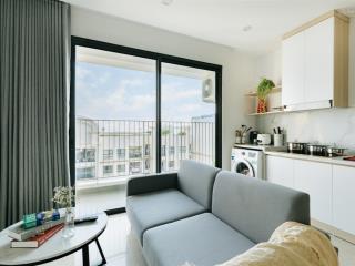 Cho thuê căn hộ studio view hồ đẹp. giá 15tr/tháng. toà c2, view chanh sả tại d'capitale