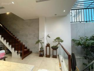 Bán nhà cao cấp hầm 4 tầng có hồ bơi trên sân thượng diện tích 5 x 20,5m công nhận 102,5m²