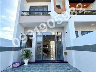 Nhà 5,5x21 ngay chợ bình chánh , 1 trệt 1 lầu 1 sân thượng giá 850 triệu