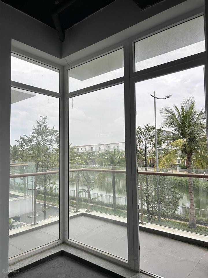 Bán căn góc 2 mặt tiền villas 120m2 chỉ 9 tỷ view hồ