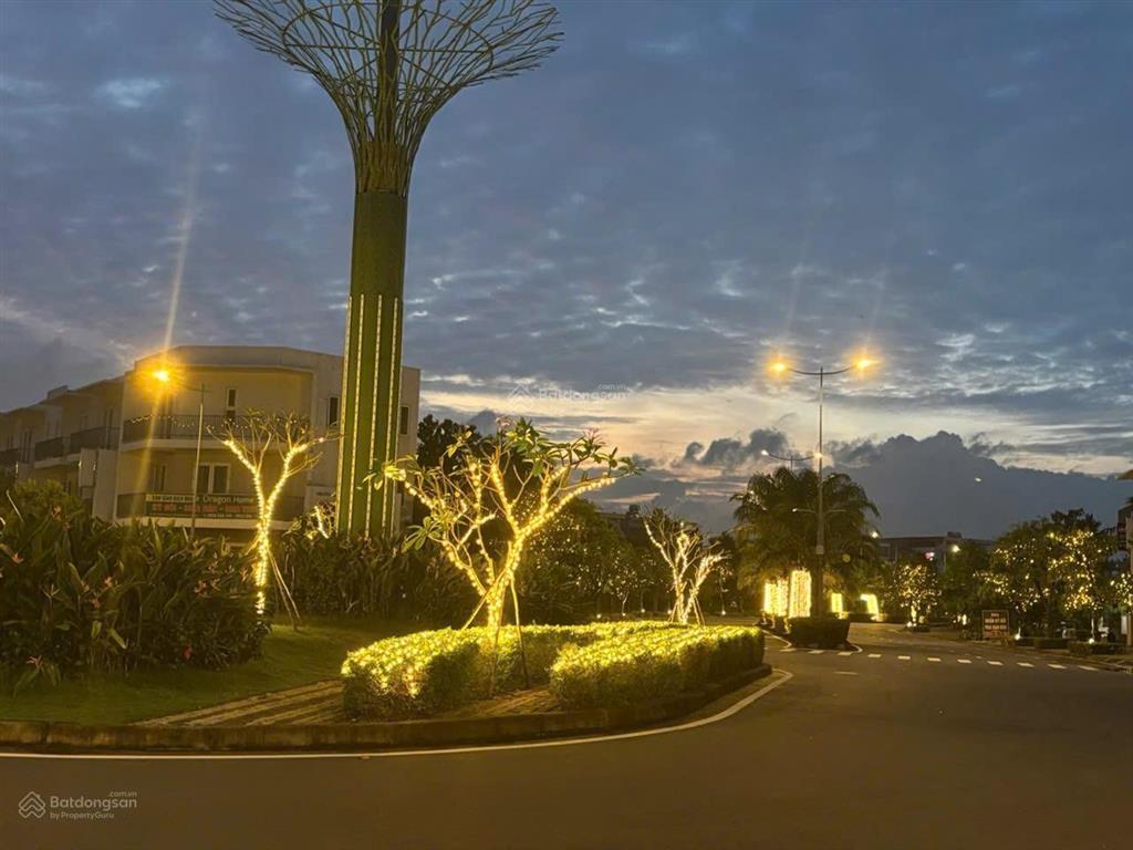 Bán căn góc 2 mặt tiền villas 120m2 chỉ 9 tỷ view hồ