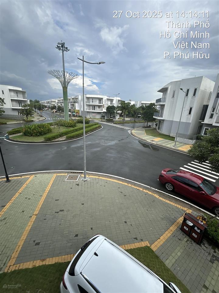 Bán căn góc 2 mặt tiền villas 120m2 chỉ 9 tỷ view hồ