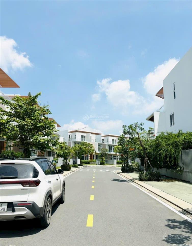 Bán căn góc 2 mặt tiền villas 120m2 chỉ 9 tỷ view hồ