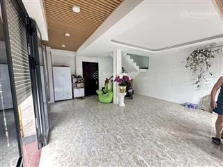 Nhà 5 tầng  ngang 6m  chỉ 9,8tỷ  ngay hàng xanh