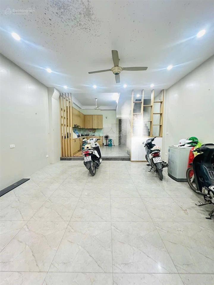 Bán nhà mỹ đình, nhà 50m2 xây 5 tầng, mặt tiền rộng, ngõ thông ô tô qua, không gian sống thoải mái