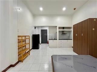 Cho thuê căn studio cửa sổ, full nt, hẻm xe hơi, thang máy, hầm xe rộng, được pet gần bv bình dân