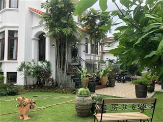 Chủ hạ 25 tỷ, cần bán nhà biệt thự góc 2 đường nguyễn ư dĩ thảo điền quận 2. dt 25x25m giá 250 tỷ