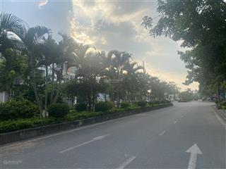 Bán biệt thự tasco xuân phương ,3 mặt tiền, sổ đỏ trao tay ,cơ hội hiếm có, thoáng mát ở sướng