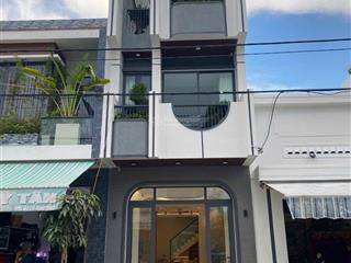 Chỉ với 4,5 tỉ sở hữu ngôi nhà 3 tầng đẹp an cư lập nghiệp cách trung tâm 10 phút lái xe