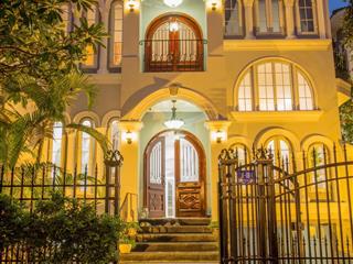 Bán căn villa dành cho giới triệu phú tỉ phú , cách biển vài bước chân giá cực tốt 27,5 tỉ