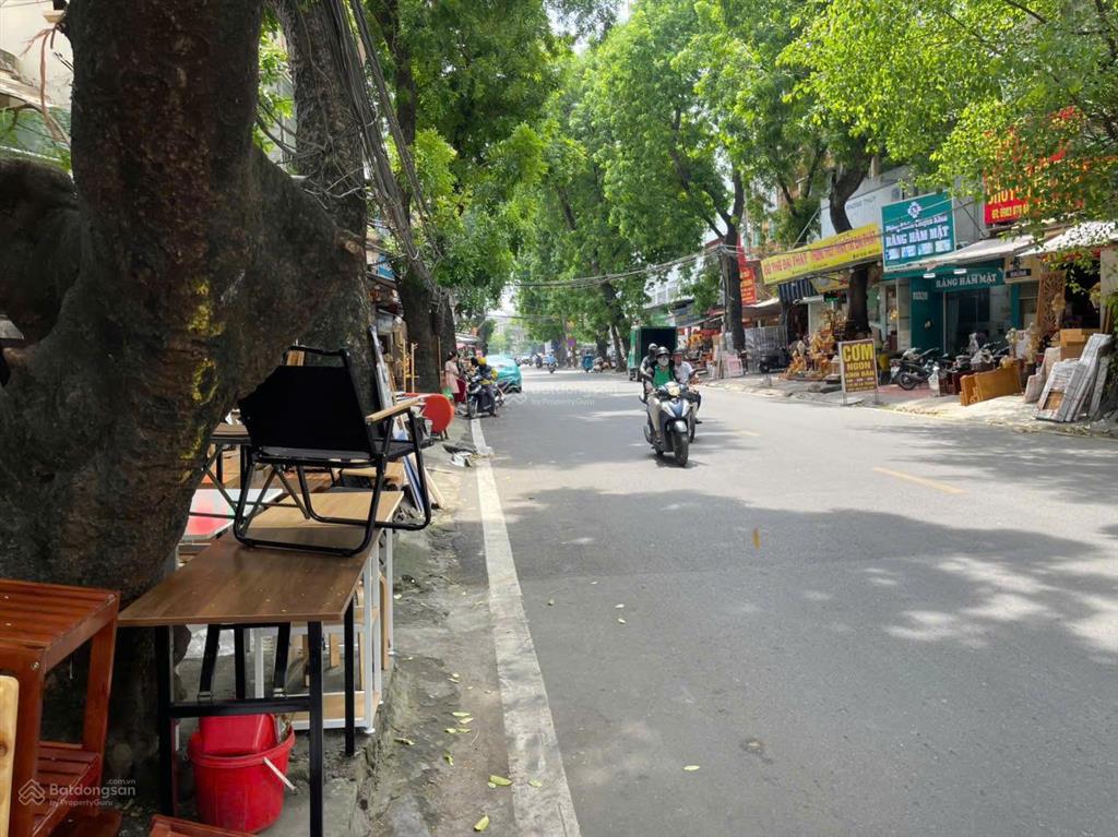 Bán nhà riêng tại mặt phố la thành