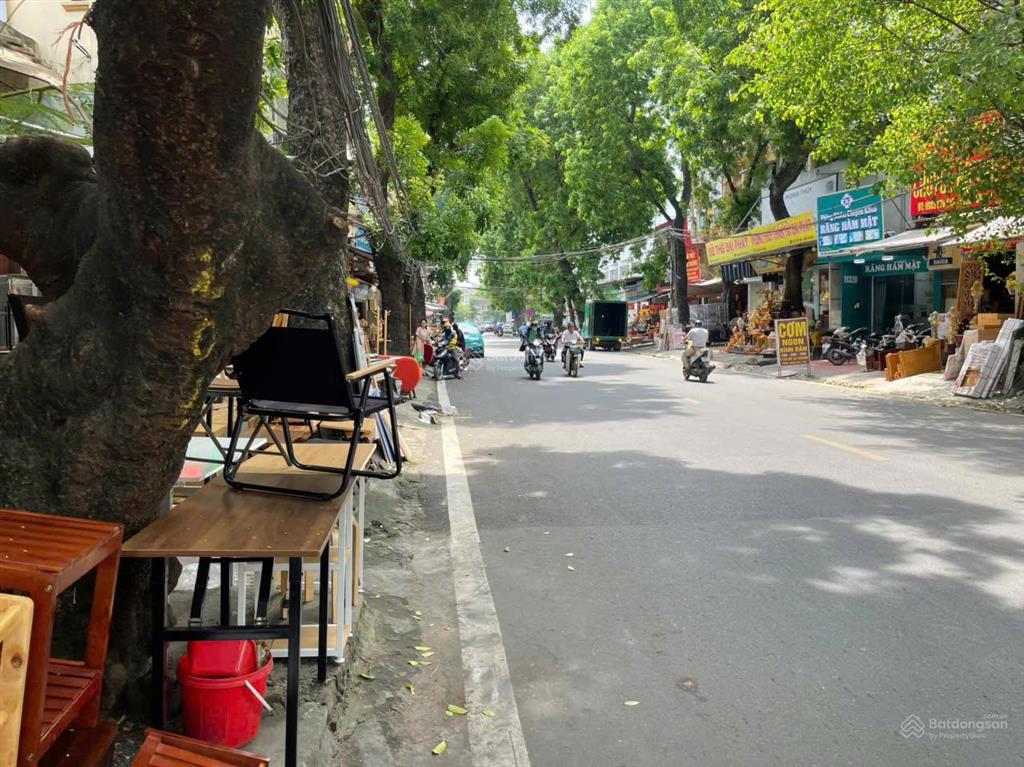 Bán nhà riêng tại mặt phố la thành