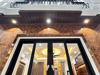 Đổi nhà lên chung cư chủ bán nhà cầu diễn, 7,2 tỷ, 39m2, thang máy, cách ô tô 10m, chợ 50m