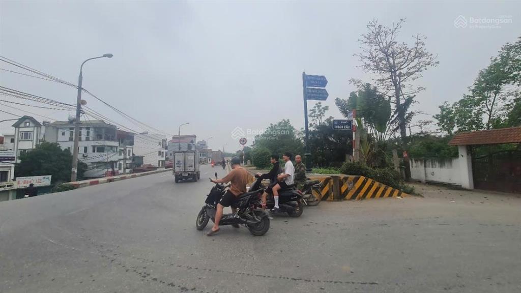 Duy nhất phố thạch cầu, long biên, giá cực chất 8,2 tỷ gần 100 m2, ô tô vào nhà, sổ đỏ vuông vắn
