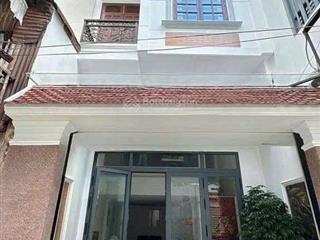 Tôi cần bán gấp nhà đường hai bà trưng  quận 3 giá 4,5tỷ/65m2. gần chợ tân định