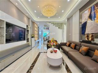Tôi cần bán gấp nhà phổ quangtân bình giá 3.990tỷ/79m2. gần công viên hoàng văn thụ. cho thuê 25tr