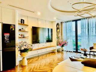 Bán căn chung cư center point cầu giấy  diện tích 128m2 x 3pn x 2vs  có slot oto
12,5 tỷ