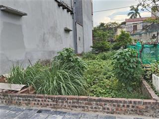 Vị trí đất đẹp, view đường gom tây cao tốc, 2 mặt ngõ rộng. vỉa hè, trước nhà là công viên thể dục