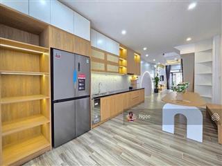 Siêu phẩm 4 tầng cực đẹp hồ bơi gần biển mỹ khê đường chính hữudòng tiền 50tr/th
