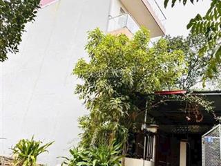 Bán đất tặng nhà 4 tầng dt 92m sen trì bình yên hoà lạc thạch thất  0868 983 ***.
