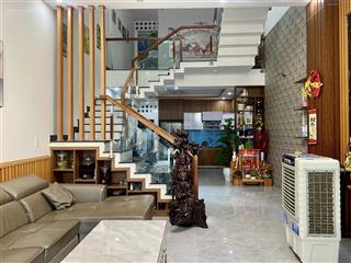 Siêu phẩm! nhà 3 tầng đẹp mặt tiền hoà minh 28, sát biển