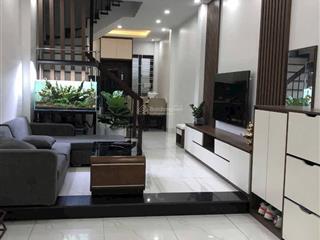 Nhà mới dân xây  20m ra phố  ô tô đỗ cổng  gần chợ
35m2  5t  full nội thất  giá 5,4 tỷ