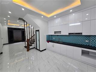 Nhà cầu diễn 40m2  5 tầng  full nội thất  gần ngõ ô tô  ở ngay.