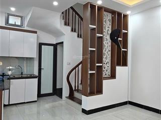 Bán gấp nhà liên mạc  bắc từ liêm. 38m2  mt 4,2m  5 tầng  chào 5,2 tỷ. nhà mới, ô tô đỗ cổng.