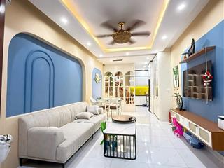 Hiếm  nhà phú diễn  39m2  mt 3,6  5 tầng  full nt  giá 6,5 tỷ. gần đh tài nguyên môi trường.