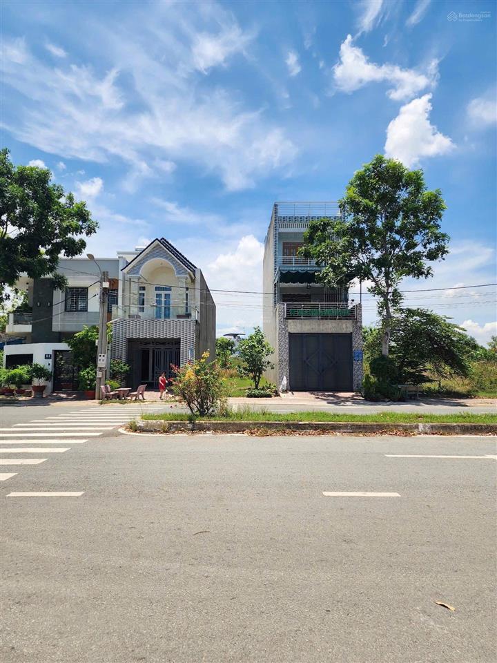 Lô đất gần 300m2 giá 580 triệu tại phường thới hoà, bến cát cách ql13 chỉ 100m gần với kcn mỹ phước