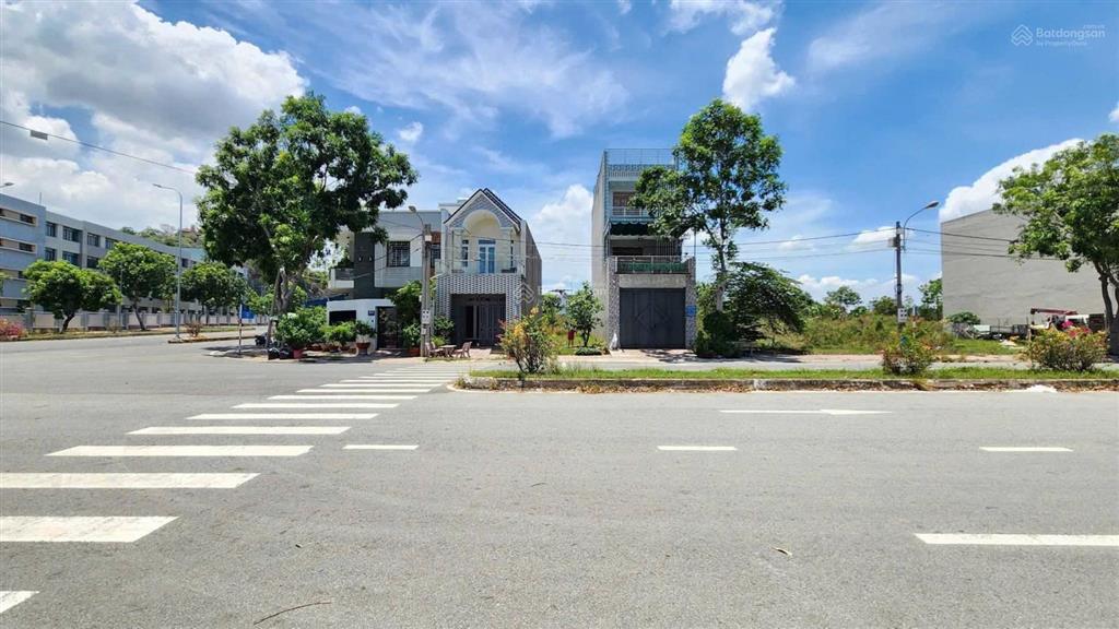 Lô đất gần 300m2 giá 580 triệu tại phường thới hoà, bến cát cách ql13 chỉ 100m gần với kcn mỹ phước