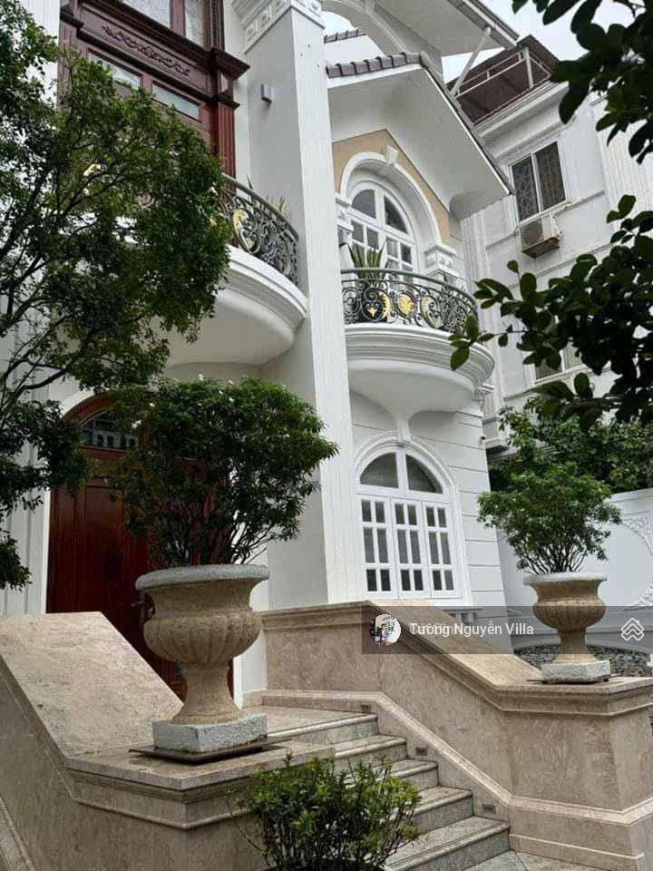 Bán villa thảo điền số 8 đường 42, p thảo điền, q2 | 303m2| tường villa 0934 161 ***