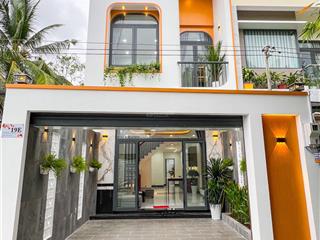 Nhà đẹp gần đại học tây đô cái răng ô tô đậu trong nhà thiết kế tuyệt đẹp