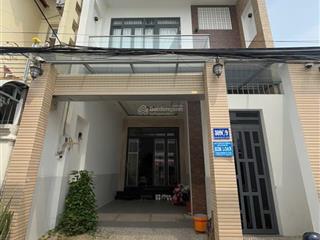 Xe hơi đậu trong nhà diện tích ngang 6 dài 14m 1 trệt 2 lầu công năng đầy đủ