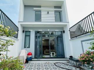 Bán nhà cách chợ đất đỏ 500m  1 trệt 1 gác lửng  3 phòng ngủ  trung tâm xã đất đỏ  tp. hcm
