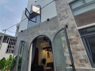 Bán gấp nhà đ. hồ văn huê, p. 9, phú nhuận. dt 82m2 xây 4 tầng gần chợ phú nhuận. hẻm 5m, sổ sẵn