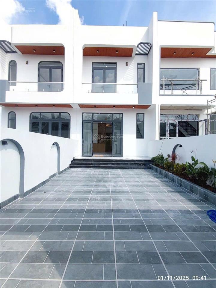 Bán nhà riêng tại đường 824, mỹ hạnh nam, đức hòa, long an, 2,35 tỷ, 125m2 đẹp, nhiều tiện ích