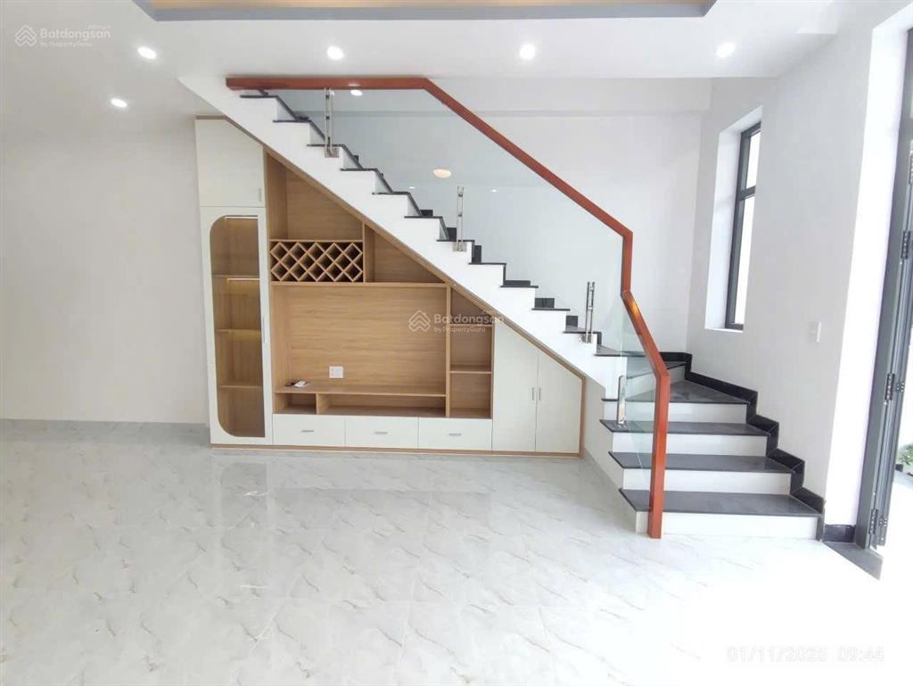 Bán nhà riêng tại đường 824, mỹ hạnh nam, đức hòa, long an, 2,35 tỷ, 125m2 đẹp, nhiều tiện ích